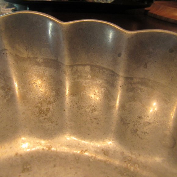 *Reduced* Vintage Hand Molded Pewter Scalloped Oval Platter - Picture 9 of 12